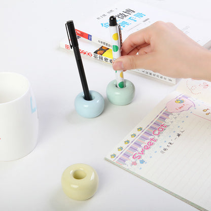 Ceramic toothbrush holder with a smooth glaze