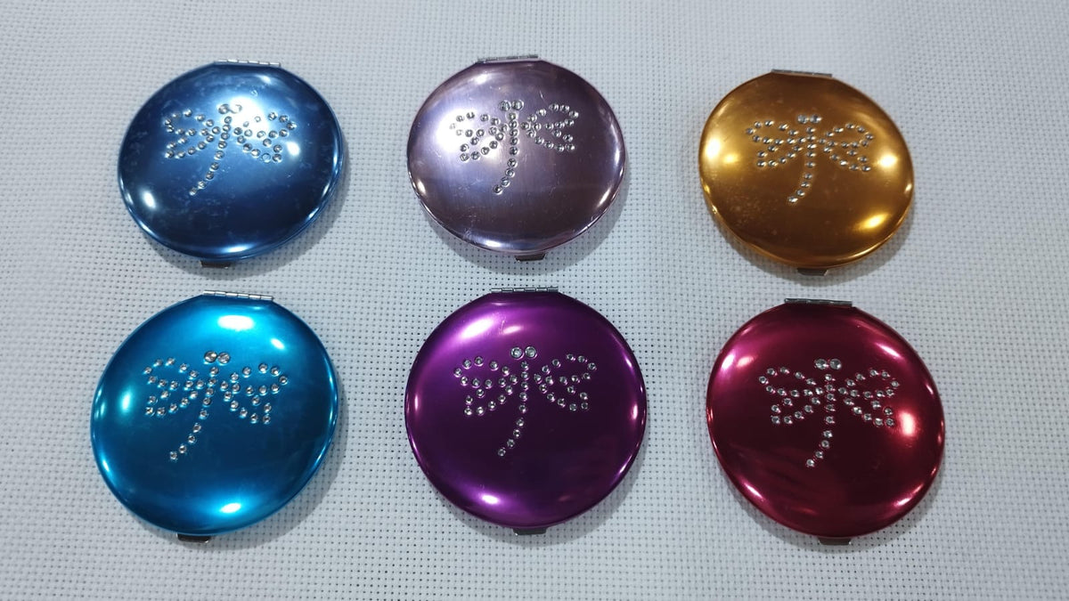 Compact foldable mirror, bee design