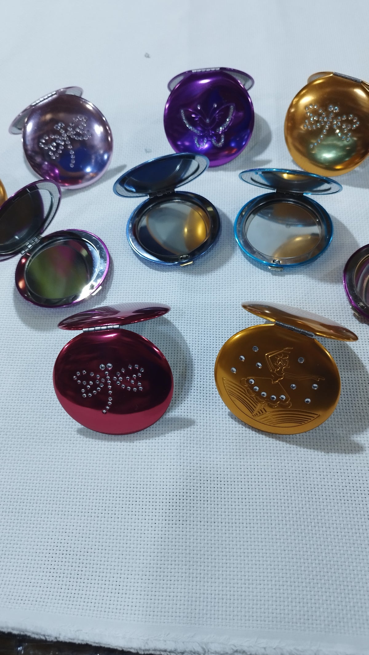 Compact foldable mirror for makeup touch-ups