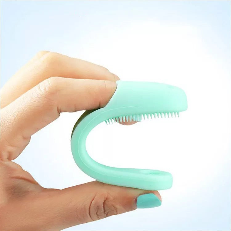 Face cleansing finger brushes in assorted colors