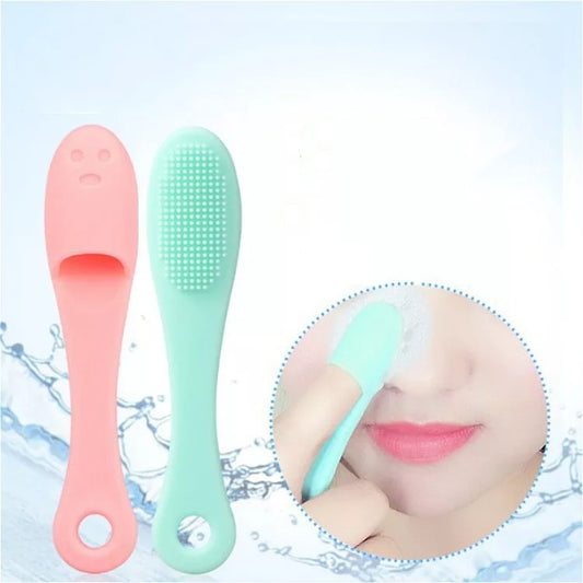 Face cleansing finger brush for deep pore cleaning