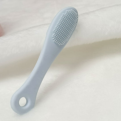 Soft facial cleansing brush that removes dirt from pores
