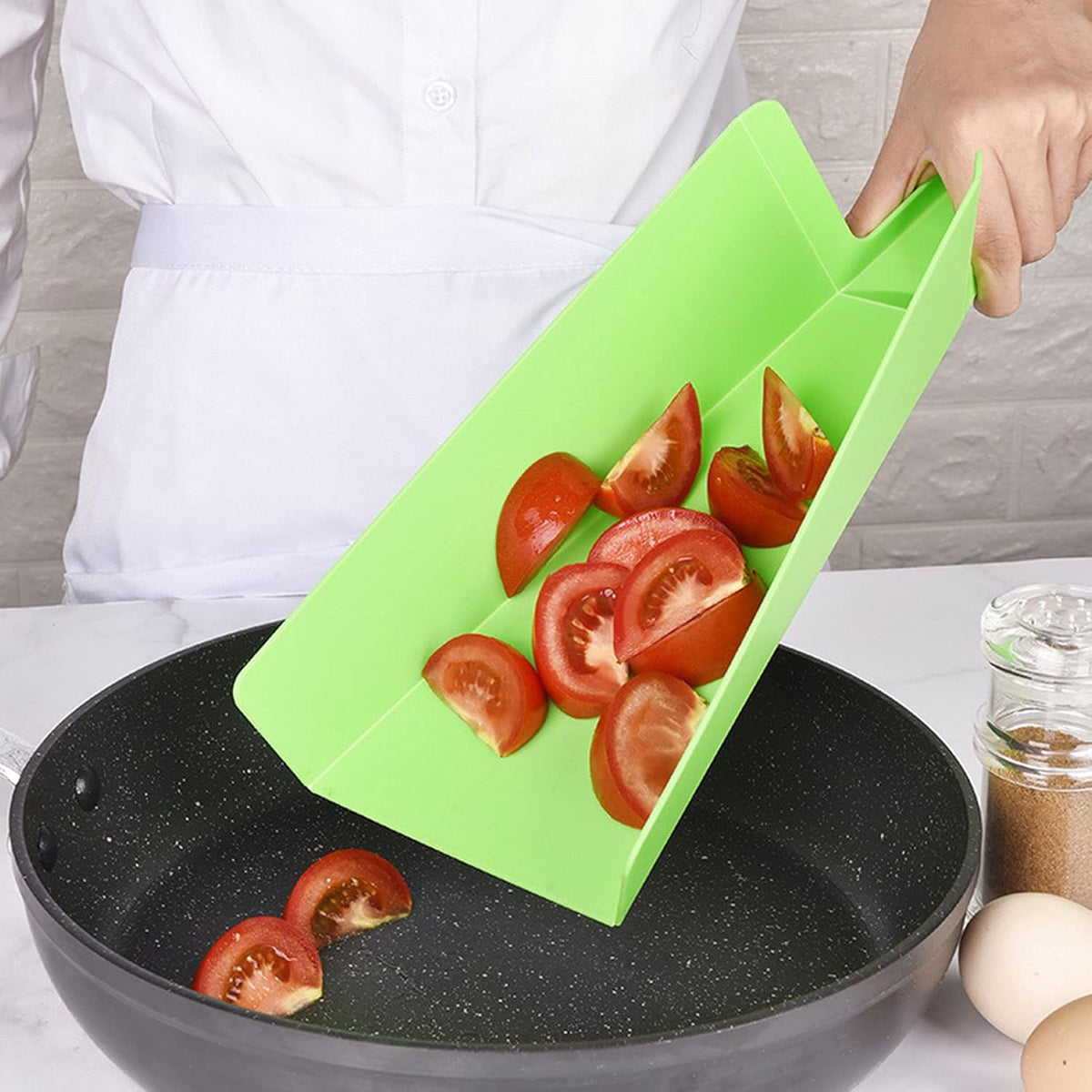Collapsible chopping board for vegetables