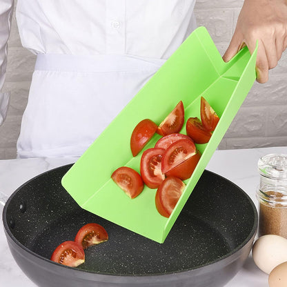 Collapsible chopping board for vegetables