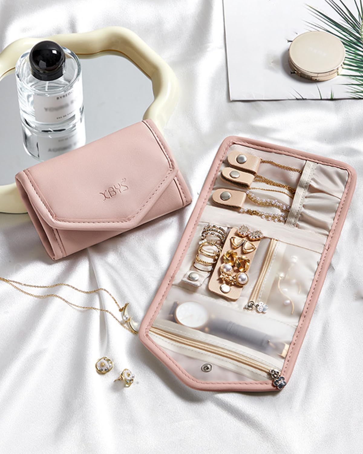 Foldable travel jewelry organizer