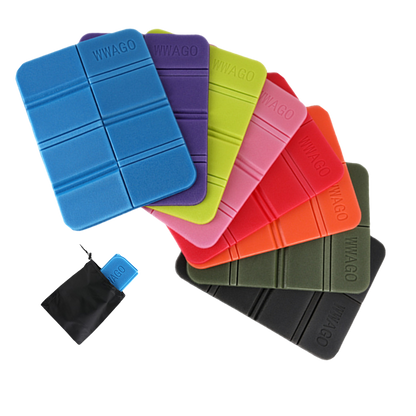 Foldable outdoor mat in black and pink