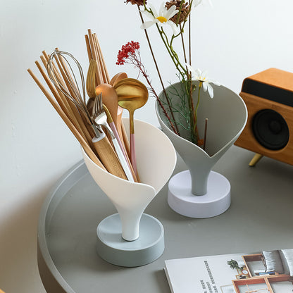 Countertop utensil caddy for spatulas and spoons