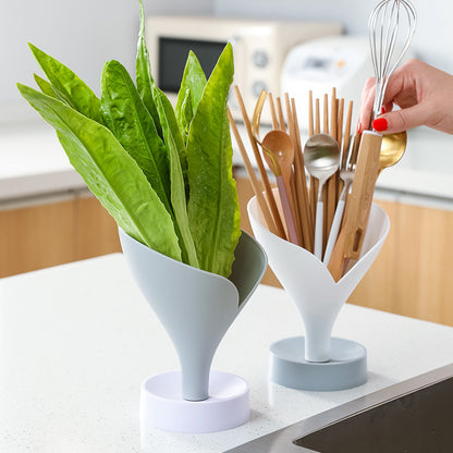 Kitchen utensil holder that drains water from the side and bottom