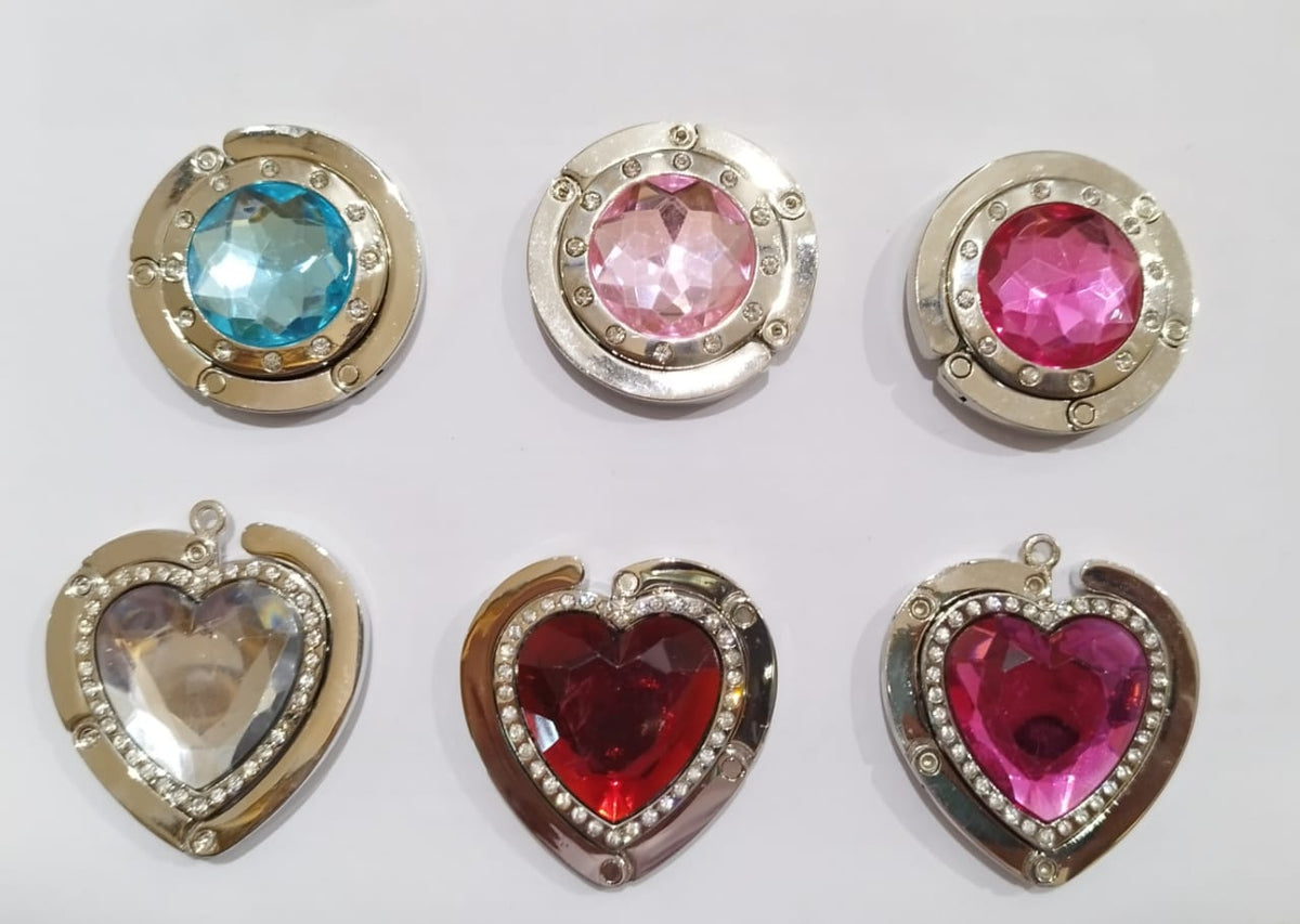 Foldable magnetic handbag holder in circle and heart designs