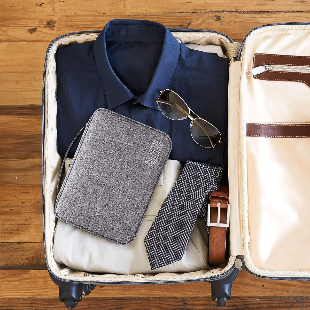 Electronics bag for tablets, power banks and hard drives