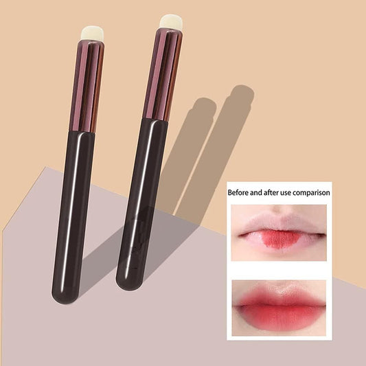 Lip smudge brush for precise lipstick application