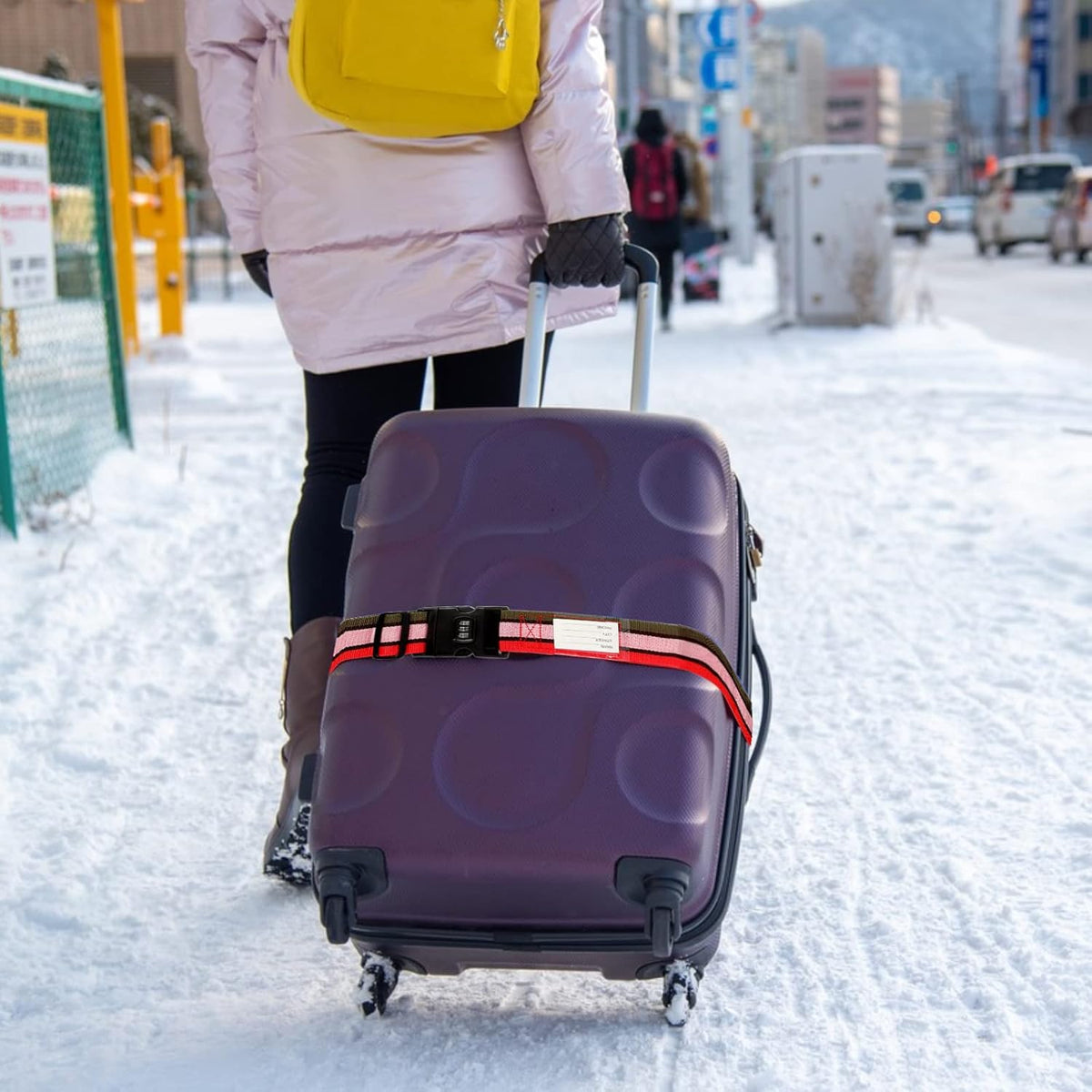 Suitcase strap that prevents accidental opening