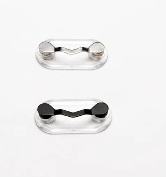 Magnetic eyeglasses holder in black and silver
