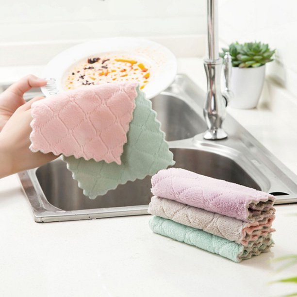 Highly absorbent microfiber towel for cleaning kitchen oil stains