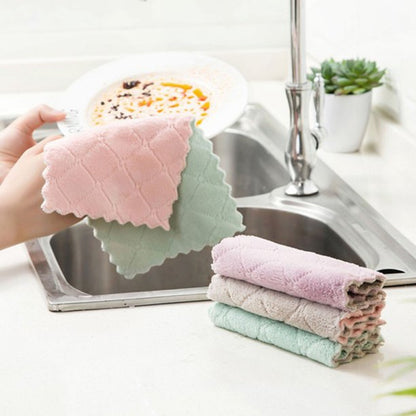 Highly absorbent microfiber towel for cleaning kitchen oil stains