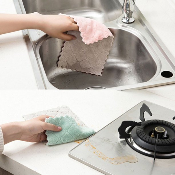 Lint-free microfiber cleaning cloth that won't scratch surfaces