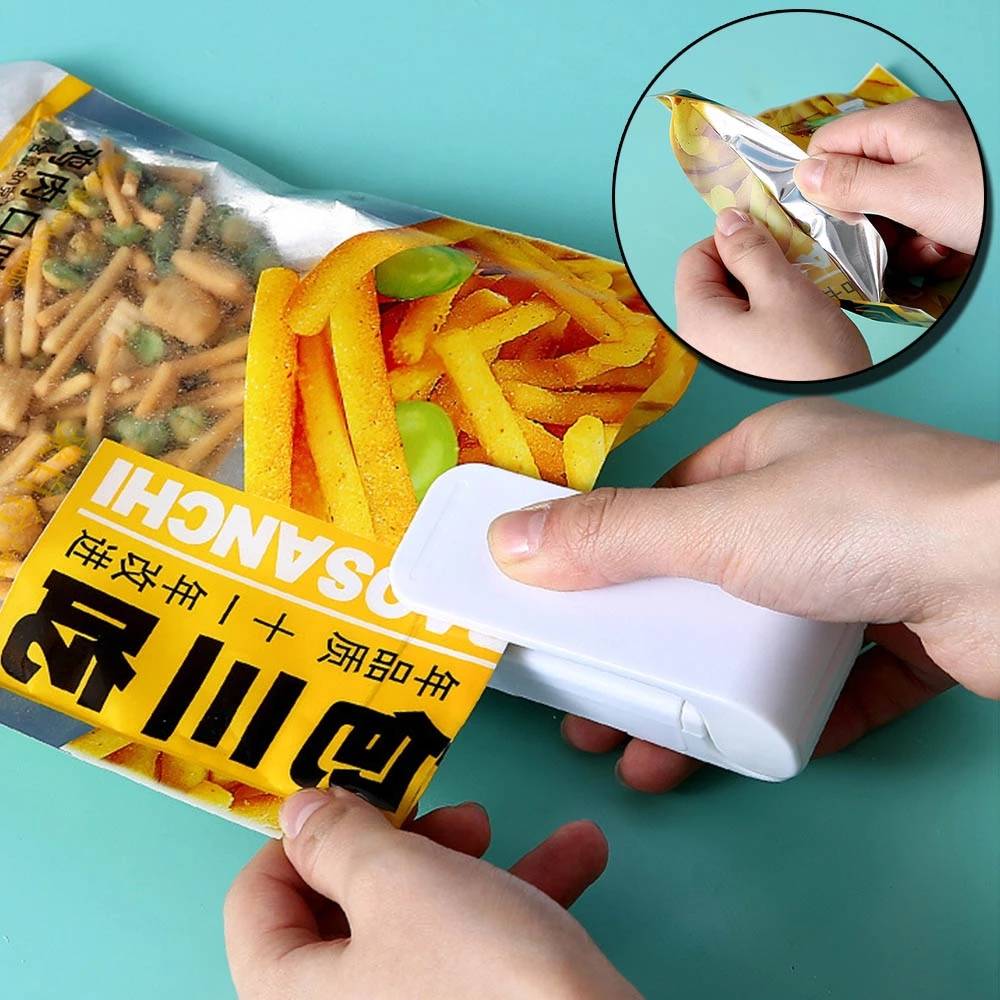 Handheld heat sealer for plastic bags