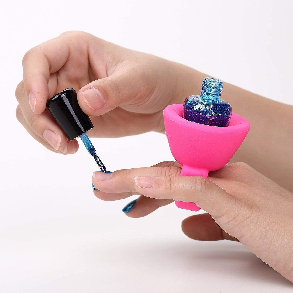 Nail polish holder ring with petal interior design