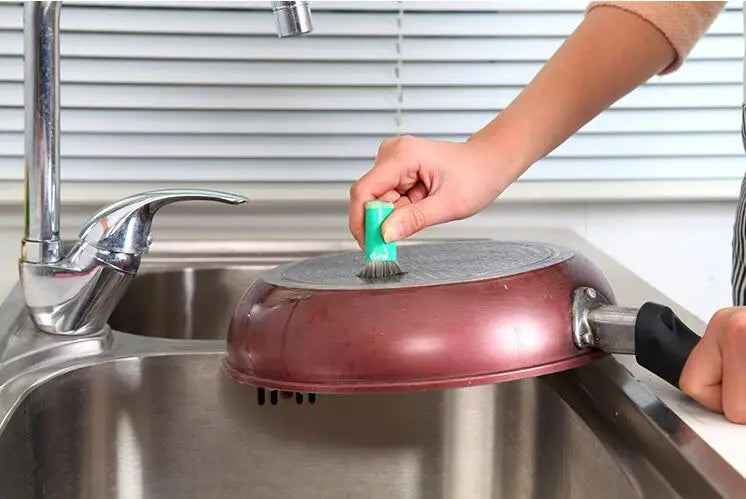 Rust removal brush for the kitchen