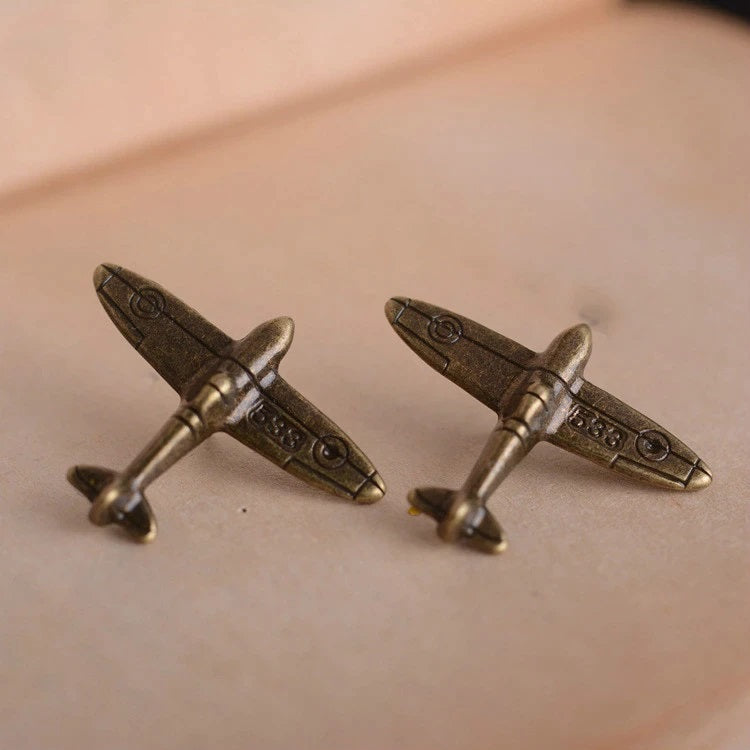 Professional suit pin, airplane design