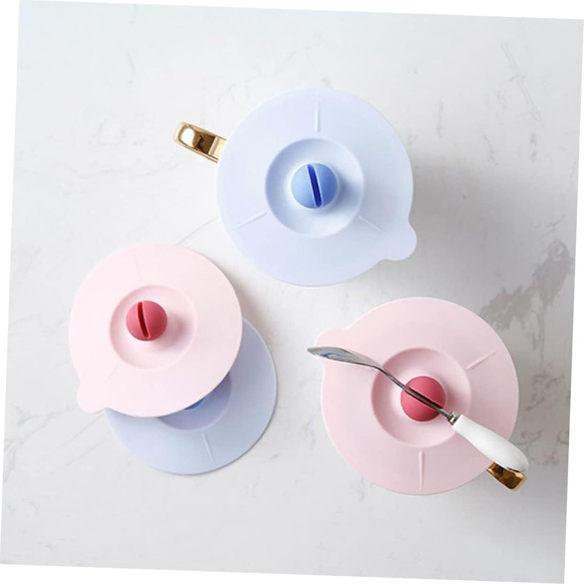 Silicone cup cover that seals and helps keep drinks warm