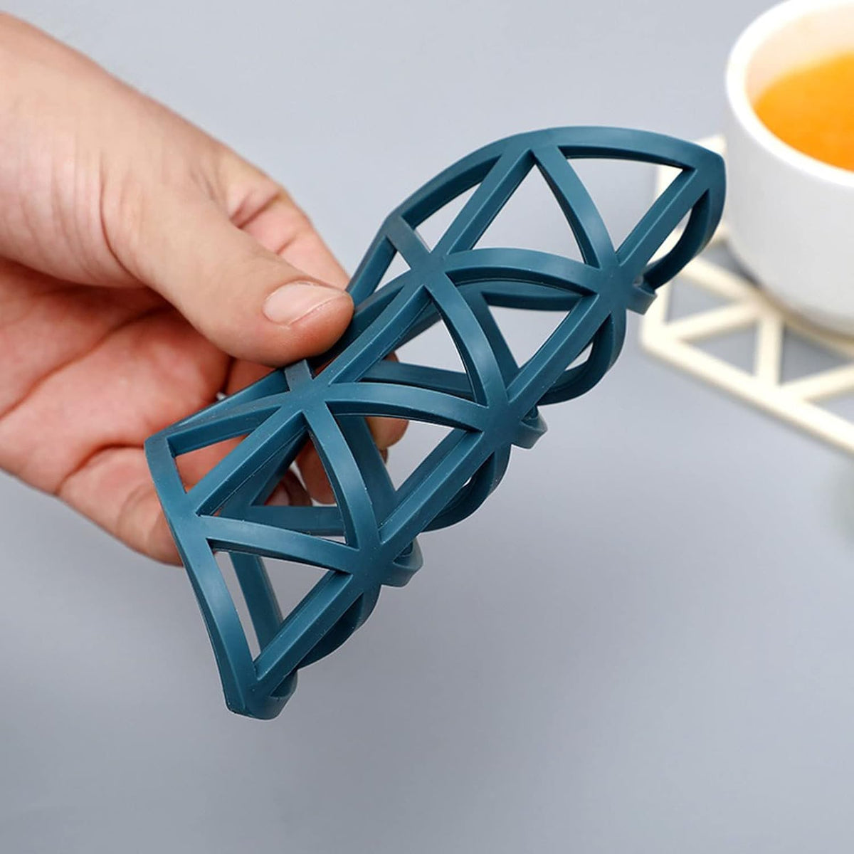 Silicone mat with a hollow design