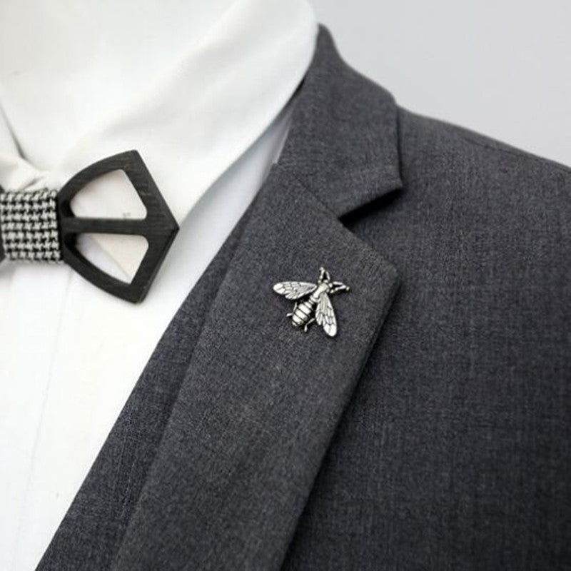 Suit pin brooch, bee design