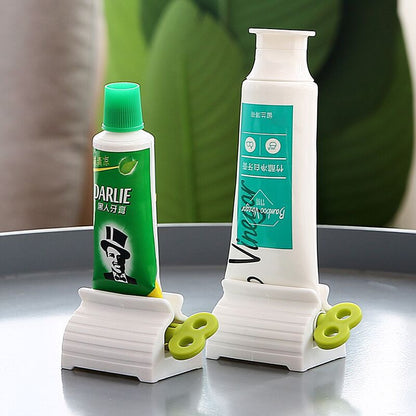 Rolling toothpaste squeezer in green