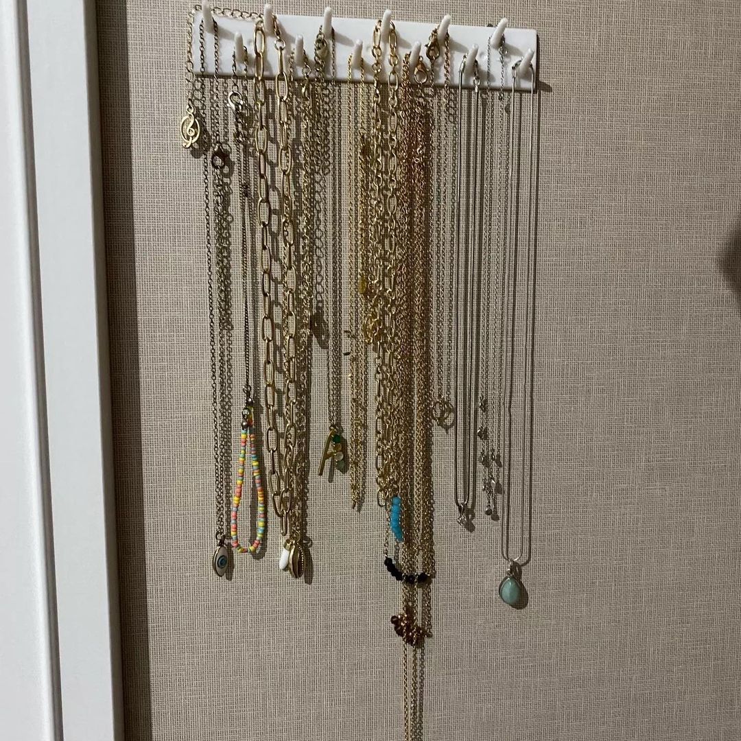 Adhesive wall hooks for necklaces and bracelets