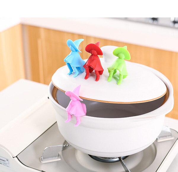 Witch pot lid holder in red