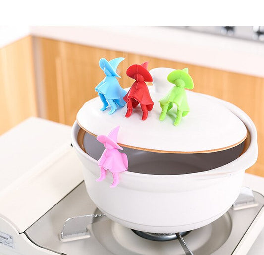 Witch pot lid holder in red